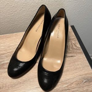 Ann Taylor Black Wedge Pump Size 5.5